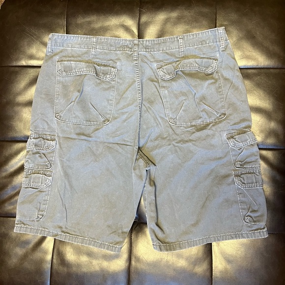 Wrangler Authentics Men’s Cargo Shorts Size 42, Gray - Picture 2 of 7
